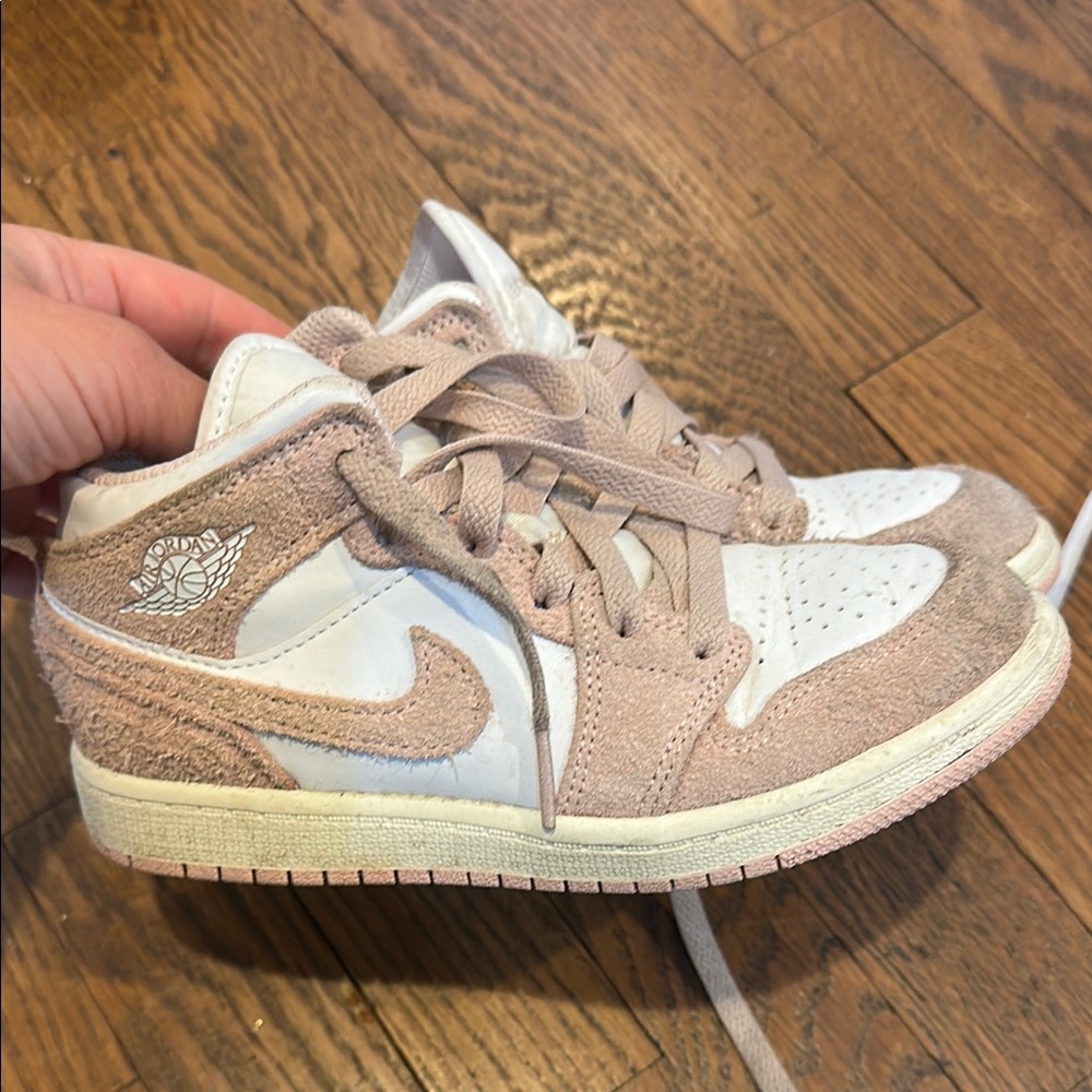 Girls air Jordan 1 mid sneaker
